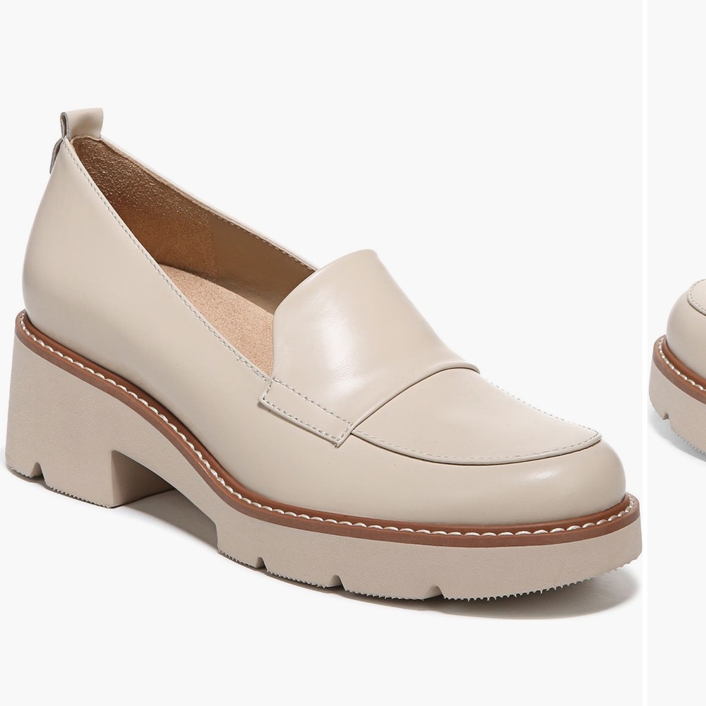 Naturalizer Loafer size 6